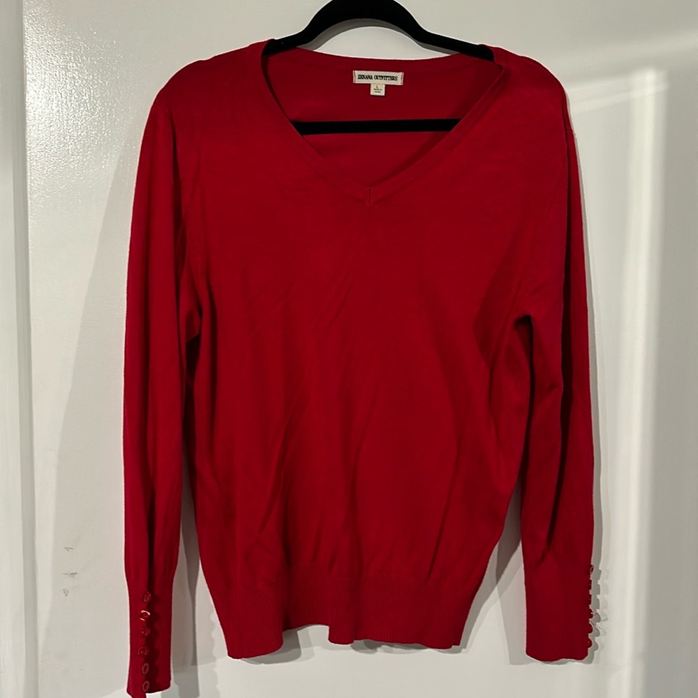 V neck sweater with button accent